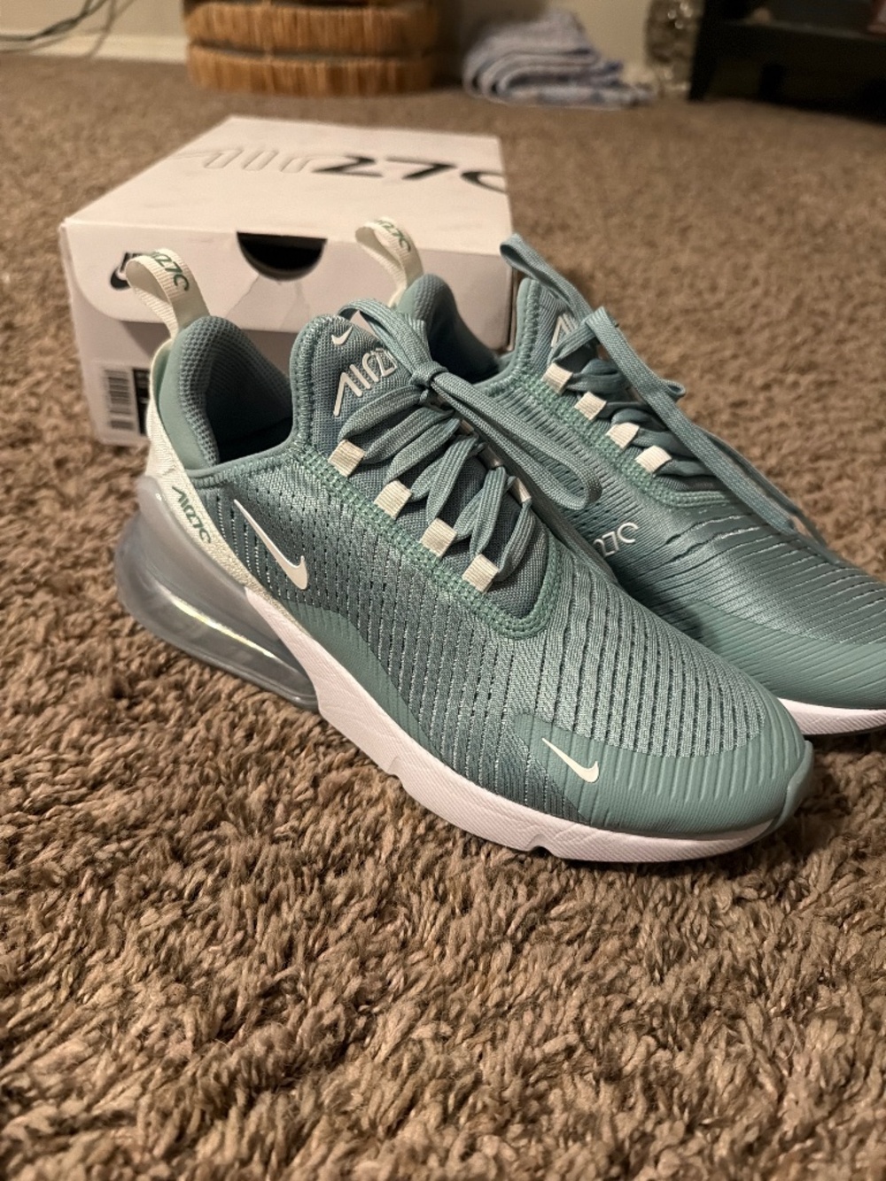 Nike Air Max 270 Cannon Summit White Women’s Size 7.5 New in Box